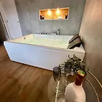 Le Temple - Au Coeur Des Remparts Apartment *